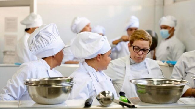 Sena Cesar fortalece formación con taller de gastronomía internacional