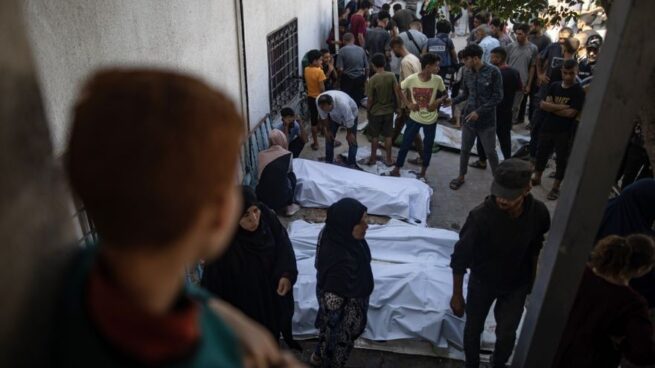 Israel mata a 22 gazatíes, entre ellos, 10 niños que aguardaban el reparto de alimentos