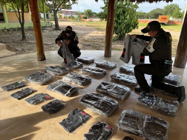 Policía Aduanera incautó 432 confecciones de contrabando en la vía Bosconia – El Paso