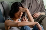 Qué significa que una persona calle para evitar conflictos, según la psicología