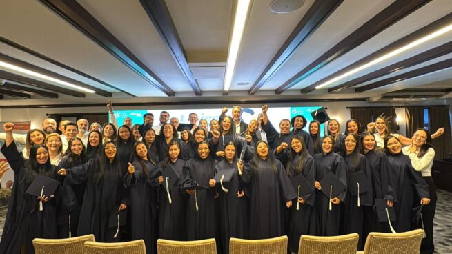 Cesarenses, graduadas en la primera generación de mujeres linieras en Colombia