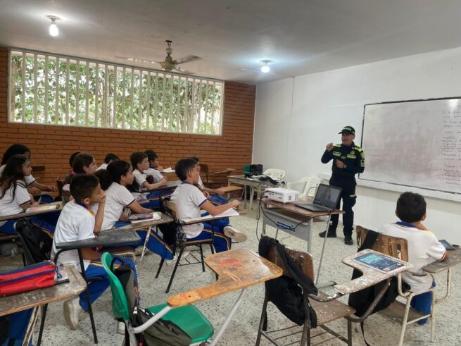 Policía Nacional refuerza acciones de prevención contra la violencia escolar en Curumaní
