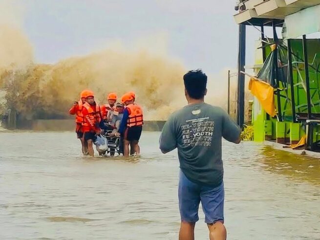 El tifón Bualoi remite a tormenta tropical y deja al menos 12 muertos al arrasar Vietnam
