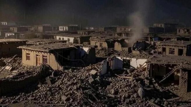 Suben a 2.205 los muertos por un potente sismo en Afganistán, según el Talibán