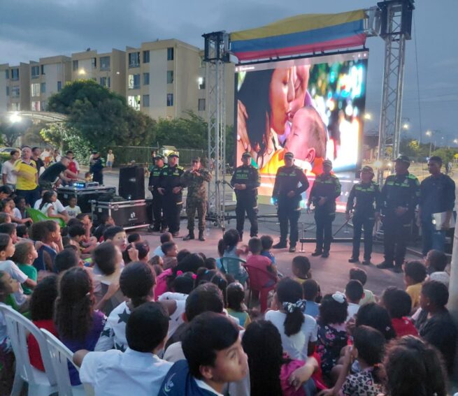 Metropolitana de Valledupar fortalece la convivencia y los valores a través de “Cine al Barrio”
