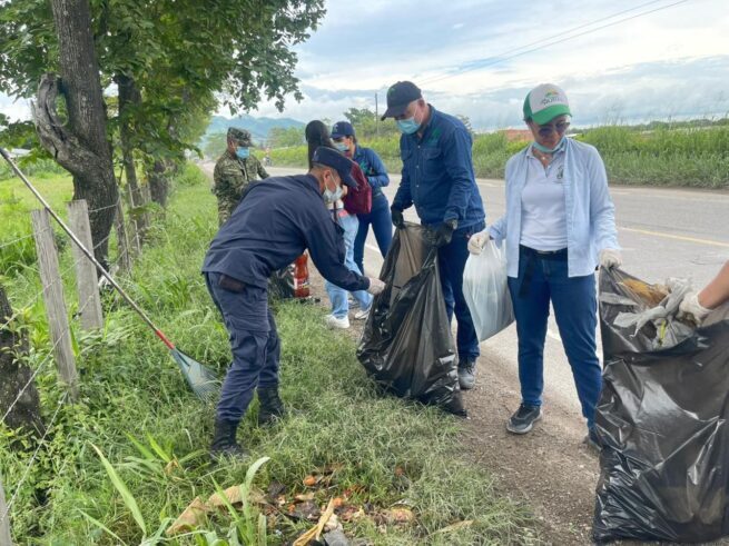 Más de 200 bolsas de basura recolectaron en jornada de limpieza organizada por el Ejército en Pailitas