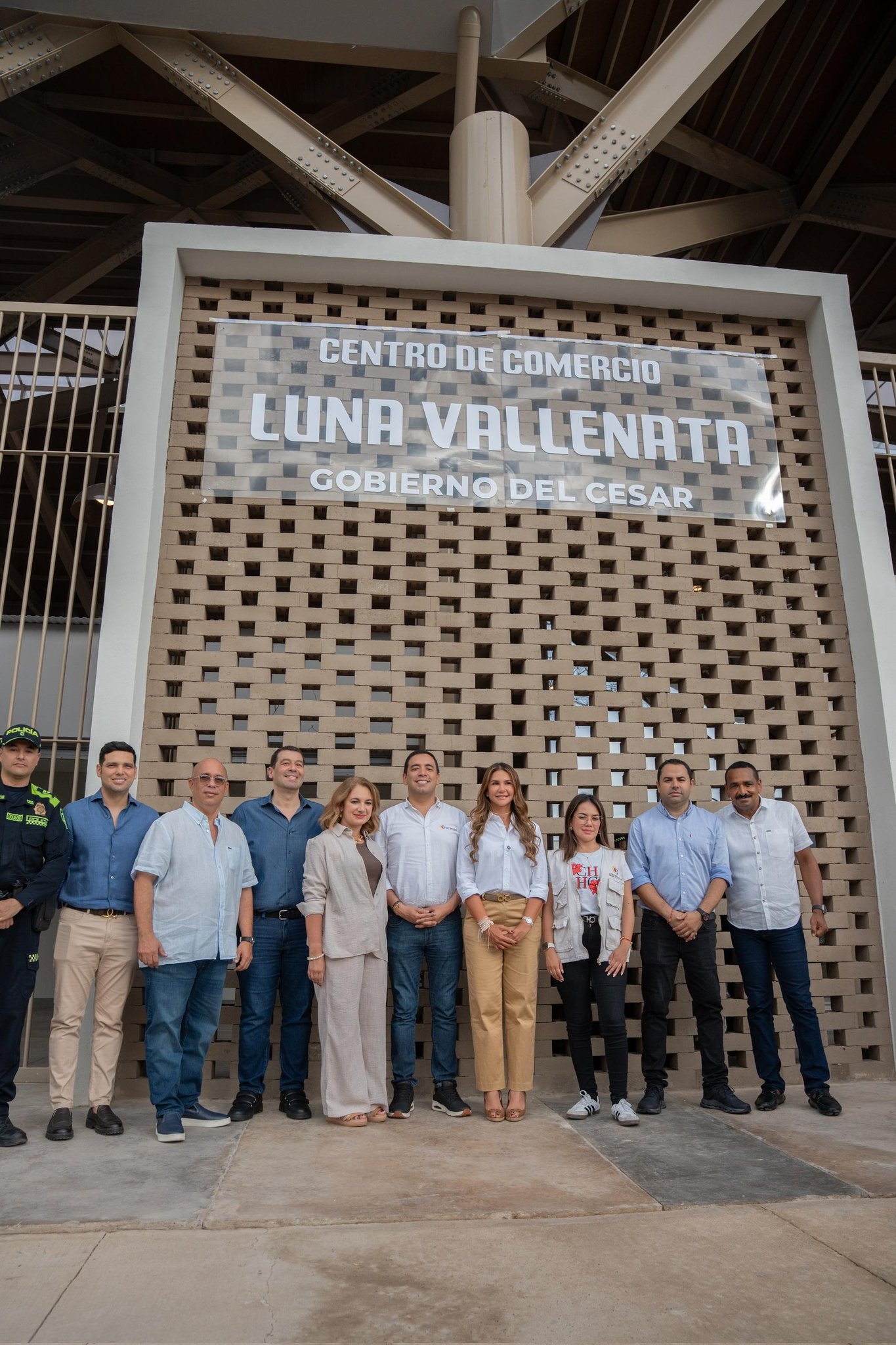 Gobernadora del Cesar hace entrega del Centro de comercio Luna Vallenata
