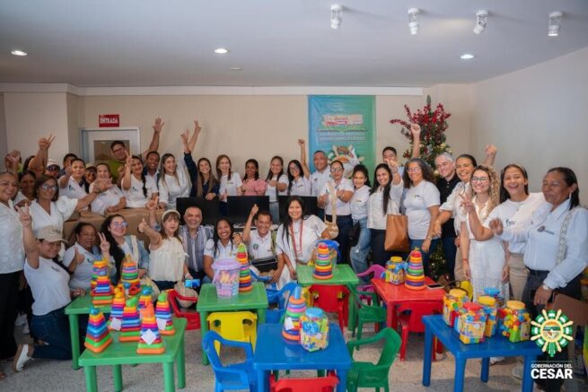 Gobernadora del Cesar entregó dotación a bibliotecas de los 25 municipios del departamento