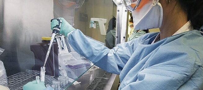 Gobierno anuncia plan para producir vacunas y medicamentos nacionales