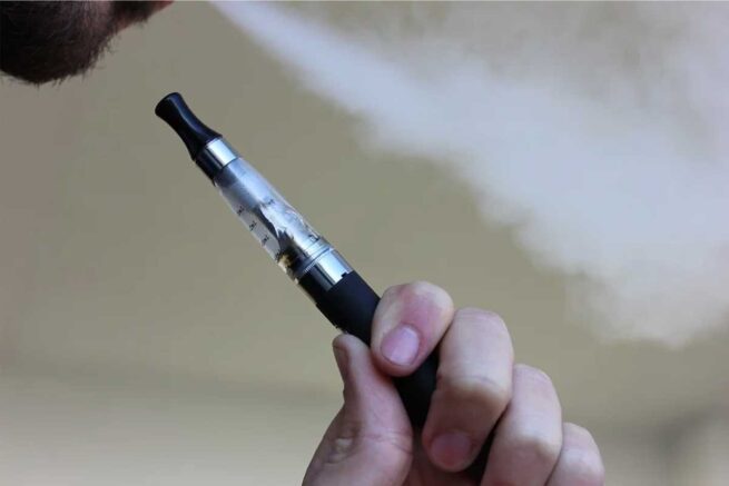SIC ordena controles más estrictos a comercios para impedir venta de vapeadores y cigarrillos electrónicos a menores de edad