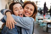Cómo es el abrazo perfecto y por qué puede ayudarte a sentirte mejor