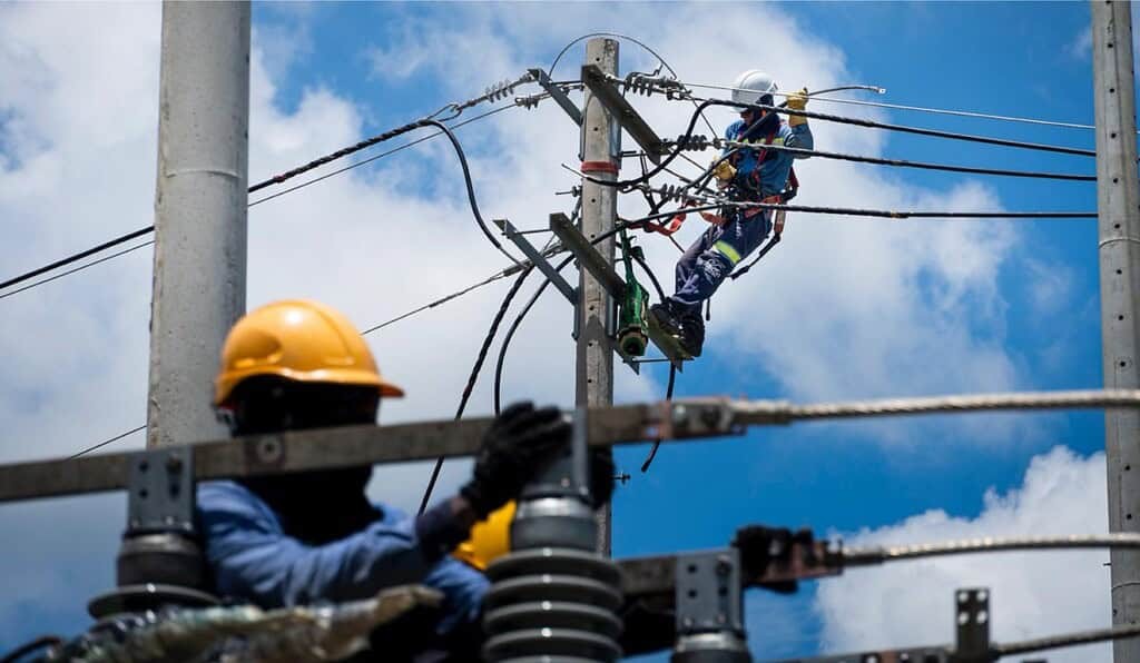 Gobierno llama a generadores a bajar precios de la energía ante altos niveles de embalses