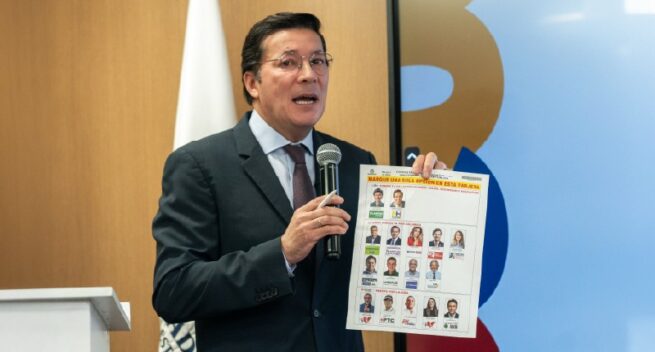 Registrador presentó la tarjeta electoral definitiva de las consultas del 8 de marzo