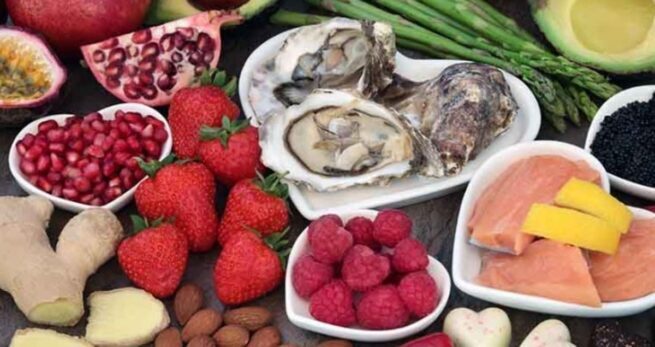 10 alimentos que las mujeres deberían comer más en la menopausia (y generalmente, no lo hacen)