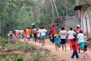 Desplazamiento forzado y confinamiento afectaron a alrededor de 12.200 personas en Colombia en agosto
