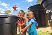 Icbf entregó 5,4 millones de litros de agua a 145 mil familias wayúu en el último mes