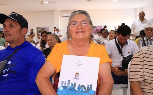MinVivienda entrega títulos de propiedad a familias de Los Encantos, en La Paz, Cesar