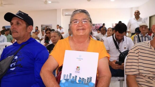 MinVivienda entrega títulos de propiedad a familias de Los Encantos, en La Paz, Cesar