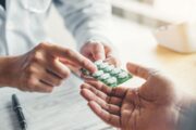 Más de la mitad de los pacientes con medicamentos pendientes ya cuentan con el cierre de sus casos